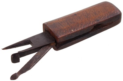 Unmarked: Early Beech Handle Race Knife