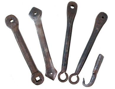 Unmarked: Lot Of Four Early Type Bolt Headers