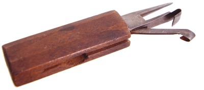 Unmarked: Early Beech Handle Race Knife