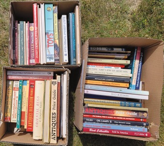Assorted Makers: Lot Of Glass & Antiq Reference Books
