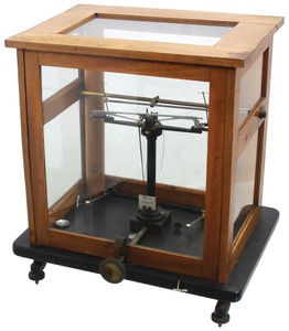 Spoerhasevorm Stacdinger, Giessen: Precision Glass Case Balance Scale