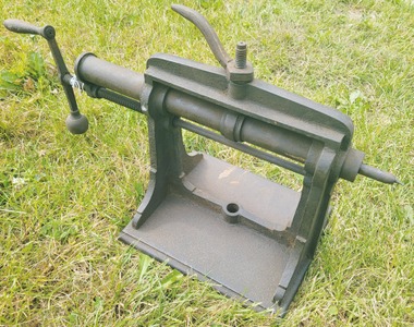 Unmarked: Unus. Cast Iron Bench Mount Device