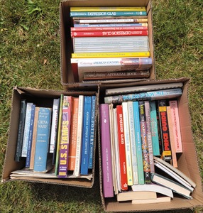 Assorted Makers: Lot Of Glass & Antiq Reference Books