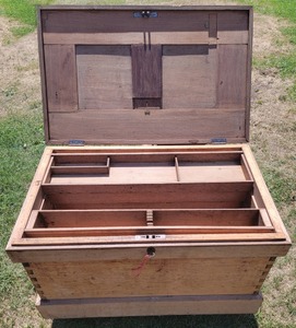 Unmarked: Classic Carpenter's Tool Chest