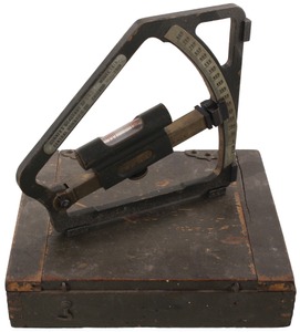 Central Scientific Company, Chicago, No. MODEL 1918: Precision Gunner's Qudrant