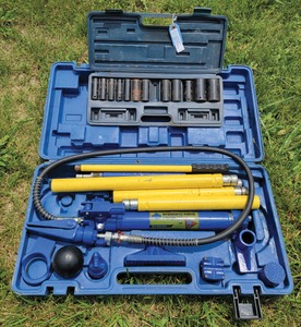 Cummins, Inc., Columbus, Indiana: Porta Power Hydraulic Ram
