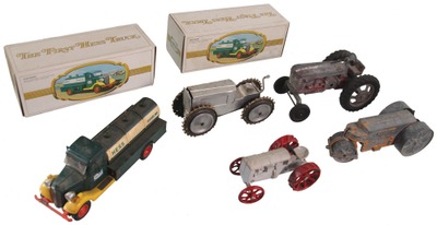 Assorted Makers: Lot Of Small Size Tractor Models
