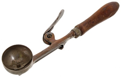 Unmarked: Classic "Disher" Typ Ice Cream Scoop