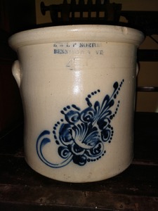 E. & L.P. Norton, Bennington, Vermont: Blue Slip Decorated Stoneware Crock