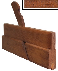 E.W. Carpenter, Lancaster, Pennsylvania: Extra Clean 1/8 Bead Molding Plane