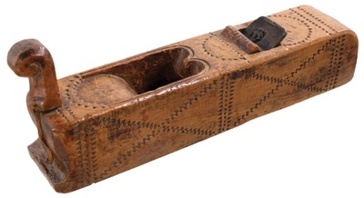 Unmarked: Carved And Decorated European Horn Smooth