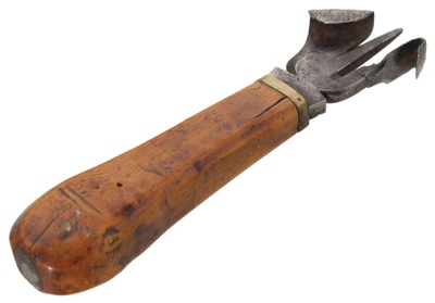 Unmarked: Early Boxwood Hdl. Race Knife