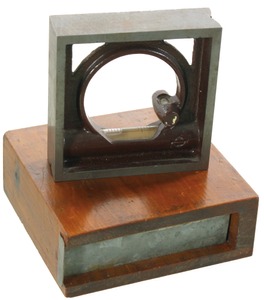 Otto Lossner, Chemnitz, Germany: Precision Cast Iron Plumb & Level
