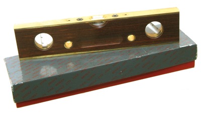 Bridge City Tool Company, Portland, Oregon, No. BL-9 (J): Triple Vial Spirit Level