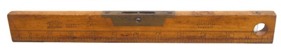 Hockley Abbey, England: Classic Boxwood Comb Rule & Level
