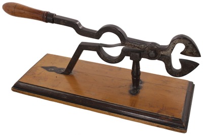 Unmarked: Early Commercial Typ Sugar Nipper