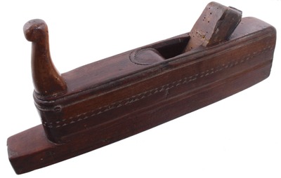 Unmarked: Early Walnut Body Euro. Smooth Plane