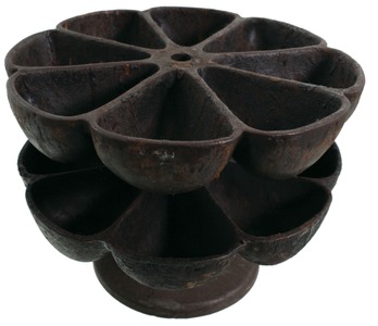 Unmarked: Uncommon Two-Tier Nail Cup