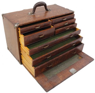 Unmarked: Classic Oak Body Mach. Tool Chest