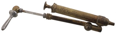 Hutchinson, W. & H./Sheffield, En: Ornate Brass 19th C. Medical Syringe