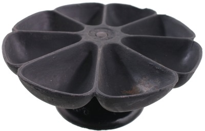 United Shoe Machine Company, Boston, Massachusetts: Extra Clean "Nail Dish" Nail Hldr.