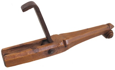 Unmarked: Carved "Fiddle" Form Spoke Dog