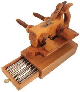 H. Chapin, Union Factory, Pine Meadow, Connecticut, No. 240: Handled Boxwood Plow Plane