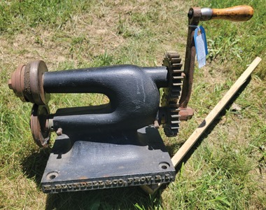 H. Blundell & Company, Providence, Rhode Island: Early 20th C. Sheet Metal Trimmer