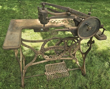What Cheer Sewing Machine Company, Providence, Rhode Island: Rare "What Cheeer" Sewing Machine