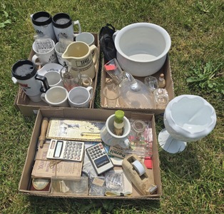 Assorted Makers: Ceramic Items Opportunity Lot