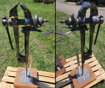 Unmarked: Early European B'smith's Post Vise