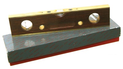 Bridge City Tool Company, Portland, Oregon, No. BL-9 (J): Triple Vial Spirit Level