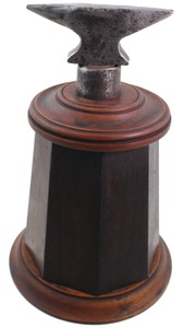 Unmarked: Showy Dbl. Horn Jewler's Anvil