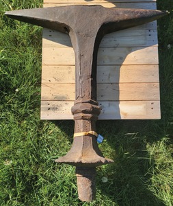 Unmarked: Massive Dbl. Horn Stake Anvil