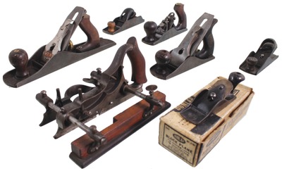 Assorted Makers: Lot Of Sound & Usabl Woodworking Plane