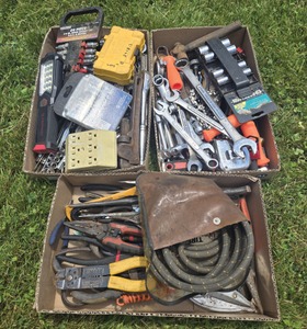 Assorted Makers: Automotive Items Opportunity Lot