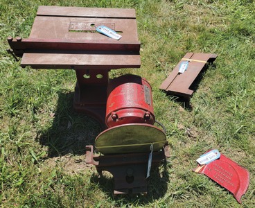 Reynolds Manufacturing Company, Providence, Rhode Island: Ca. 1920's Era Table Top Circular Saw