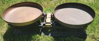 Unmarked: Early Cast Iron Body Balance Scale