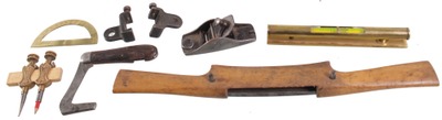 Assorted Makers: Seven Clean & Usable Small Tools