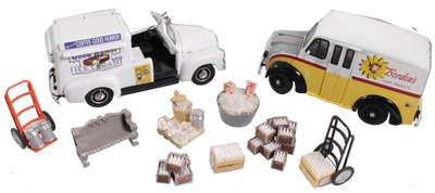 Danbury Mint, Westport, Connecticut: Two Detailed Models Of Comm. Vehicles