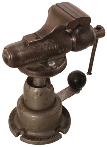 Wilton Tool Manufacturing Company, Chicago, Illinois: Uncommon Pivot Base Bench Vise