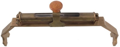 Unmarked: Unus. Footed Brass Body Spirit Level