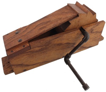 Unmarked: Oak Body Crank Hdl. Noise Maker