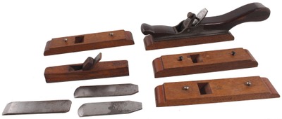 Unmarked: Mahogany & Brass Pattern Mkrs. Plane