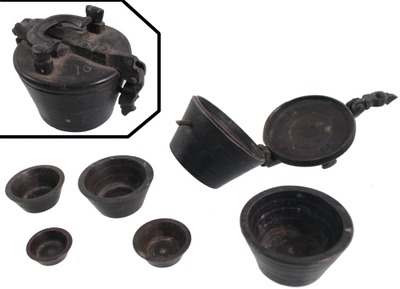 Unmarked: Full Set Of "Pile De Charlemagne' Weights