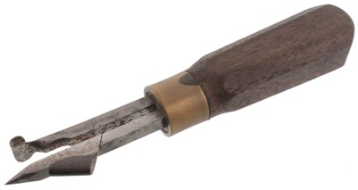 Unmarked: Early Walnut Hdl. Race Knife