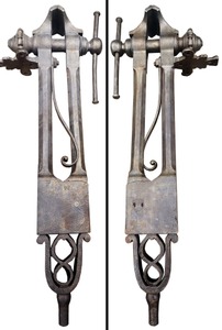 Unmarked: Spectacular 5 1/2" Jaw Post Vise
