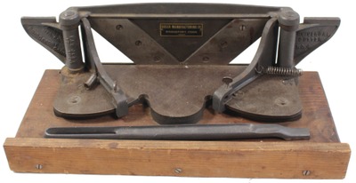 Bosch Manufacturing Company, Bridgeport, Connecticut, No. 4: Cast Iron Mitre Trimmer