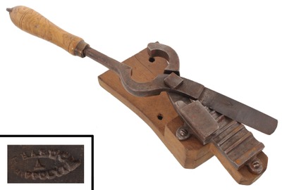 T. Baruch: Unus. Lever Action Cutting Tool