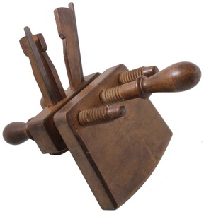 Unmarked: Classic European 3 Arm Cooper's Croze